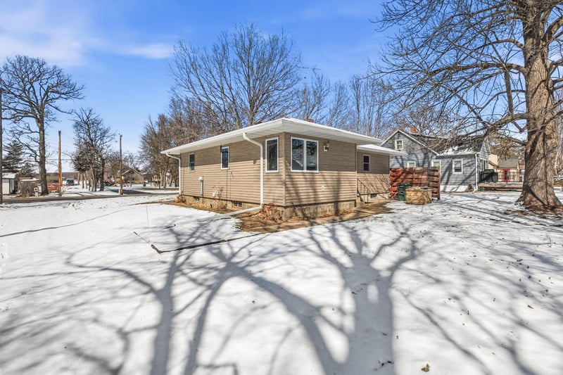 406 Chinook Ave SW, Avon, MN 56310