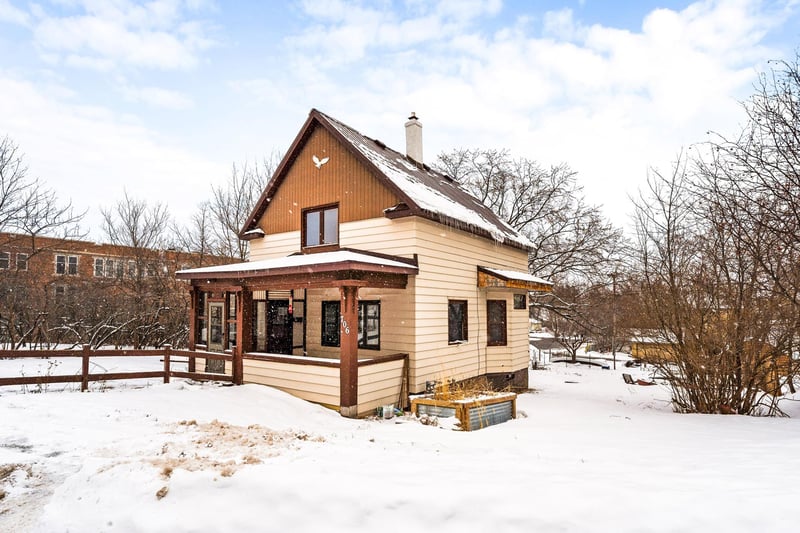 706 E 11th St, Duluth, MN 55805