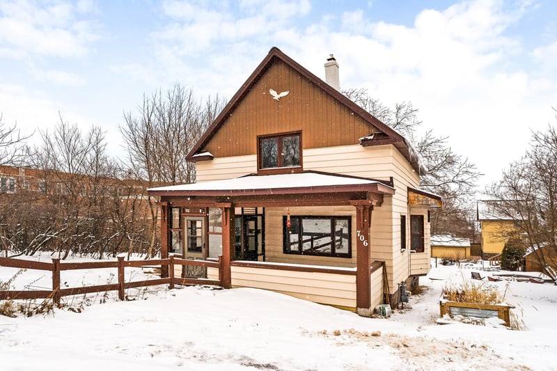 706 E 11th St, Duluth, MN 55805