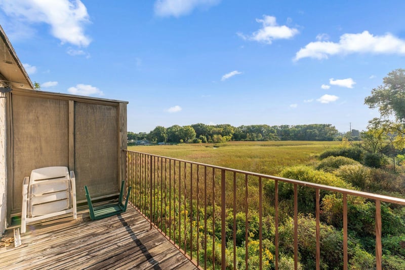 1304 W Medicine Lake Dr #323, Plymouth, MN 55441