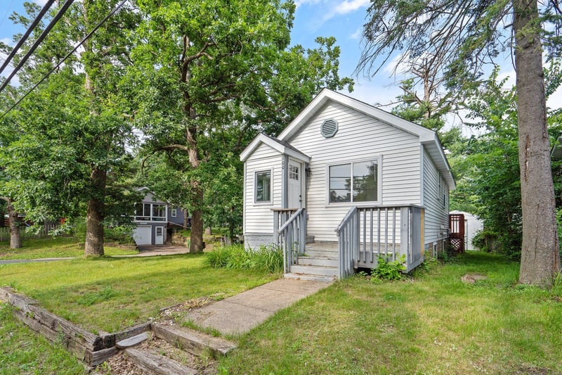 100 Warner Ave S, Mahtomedi, MN 55115