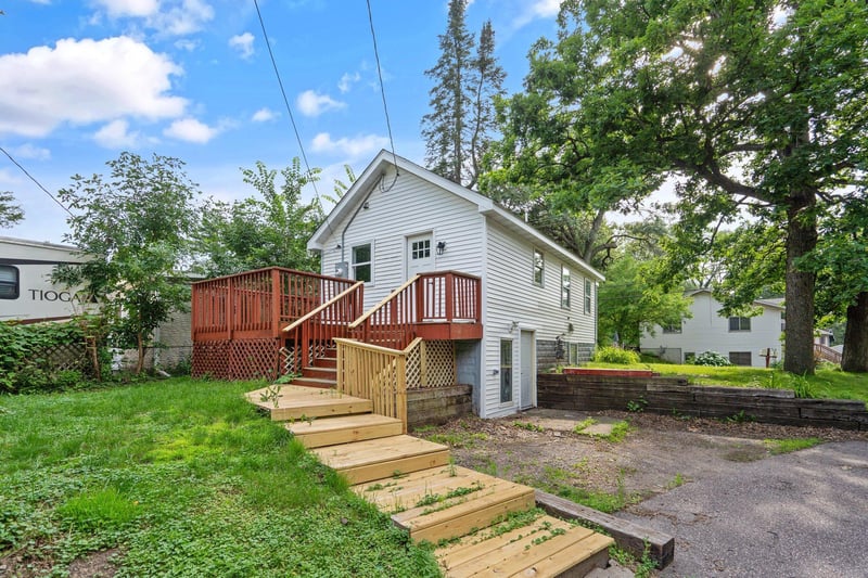 100 Warner Ave S, Mahtomedi, MN 55115