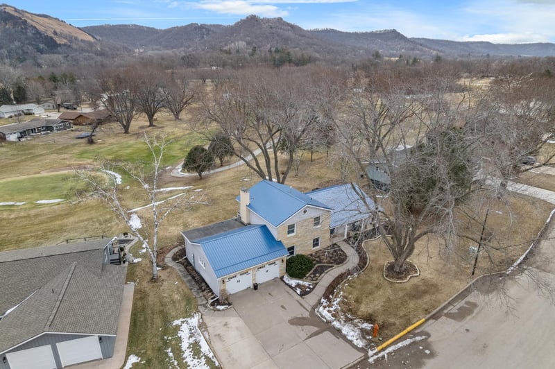 1628 Valley View Dr, Winona, MN 55987