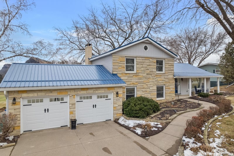 1628 Valley View Dr, Winona, MN 55987