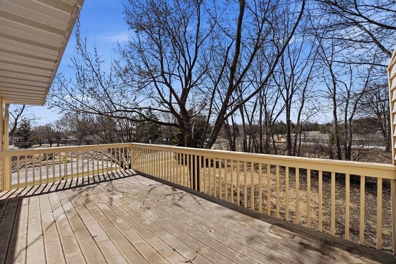 902 Evergreen Dr, Burnsville, MN 55337