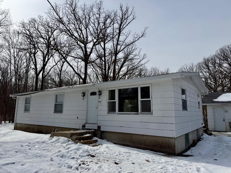 809 11th Ave SE, Roseau, MN 56751