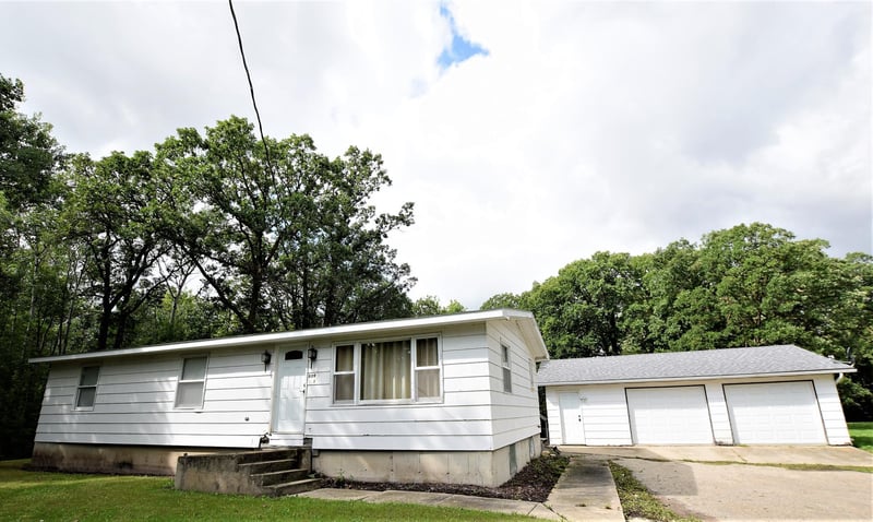 809 11th Ave SE, Roseau, MN 56751
