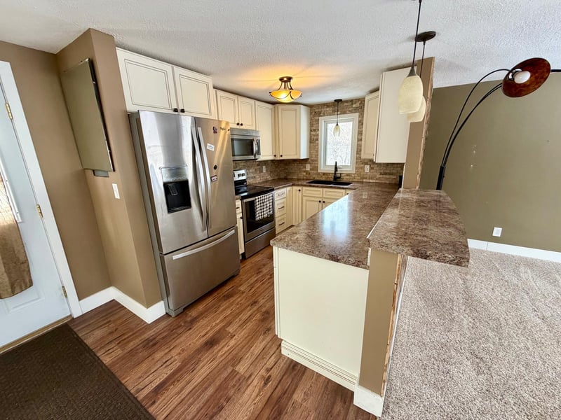 809 11th Ave SE, Roseau, MN 56751
