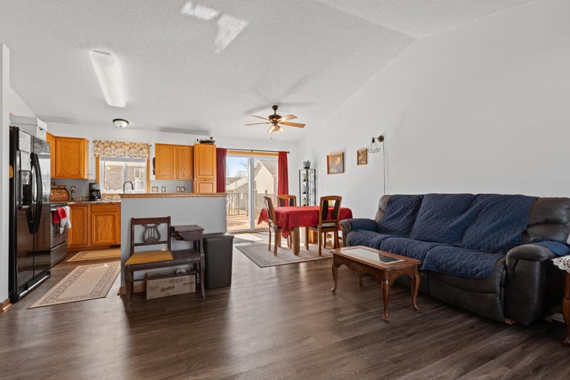 407 8th St NW, Dodge Center, MN 55927