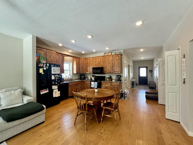 205 6th Ave SW, Warroad, MN 56763