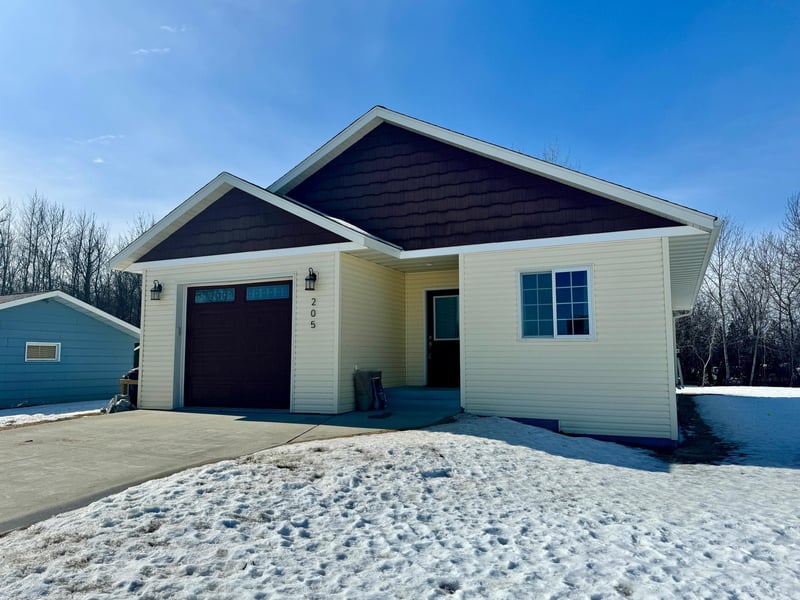 205 6th Ave SW, Warroad, MN 56763