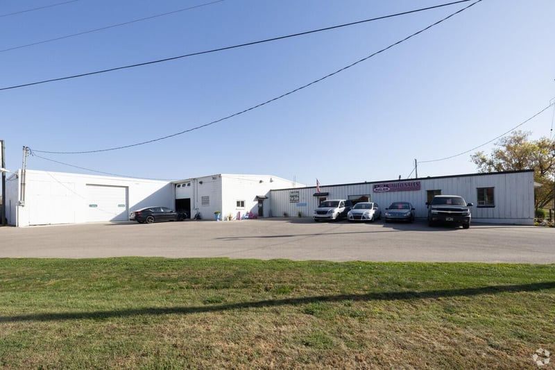 1000 N River Dr, North Mankato, MN 56003