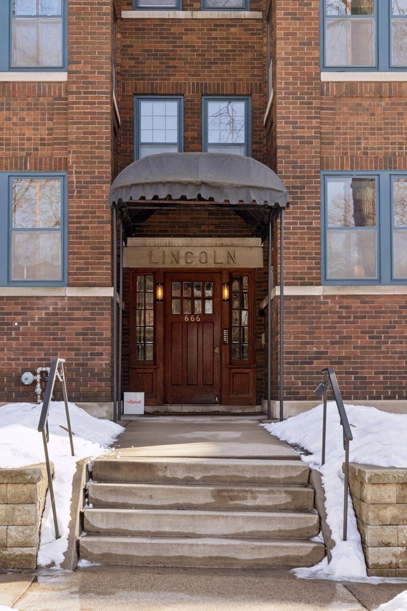 666 Lincoln Ave #B, Saint Paul, MN 55105
