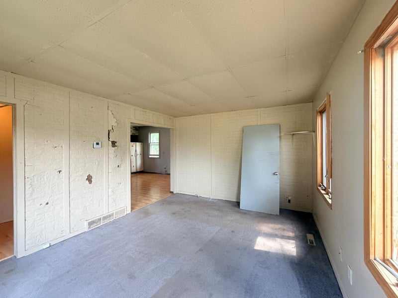 107 S Buckingham St, Hardwick, MN 56134