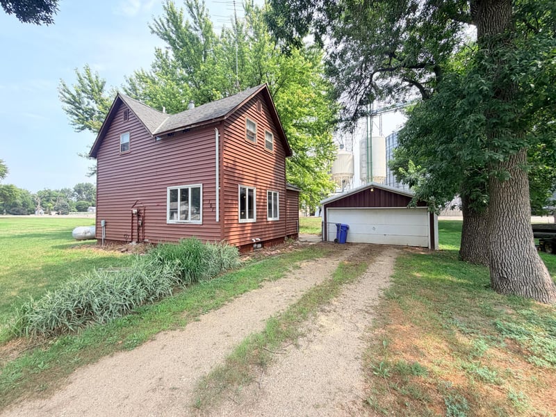107 S Buckingham St, Hardwick, MN 56134