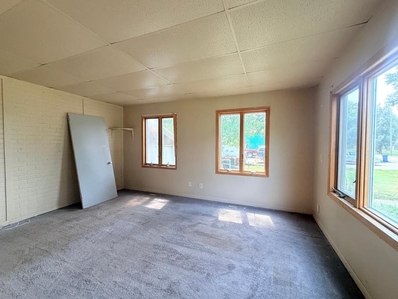 107 S Buckingham St, Hardwick, MN 56134