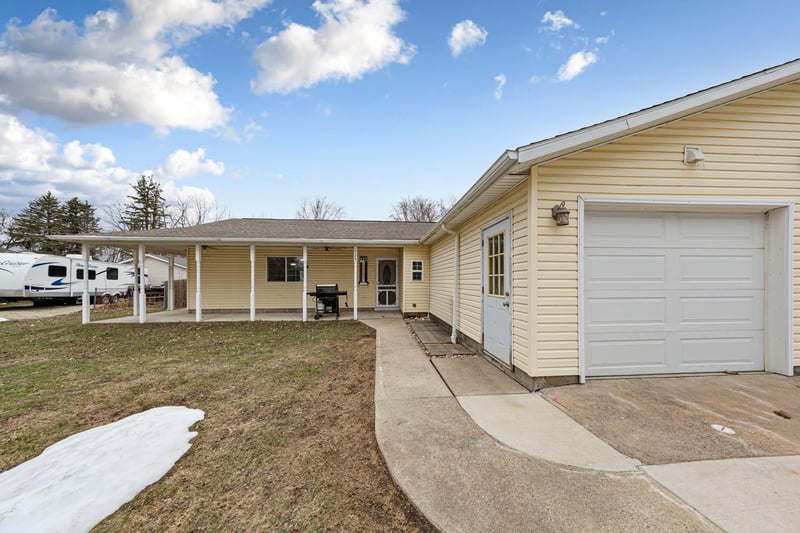 128 Olive St, West Concord, MN 55985
