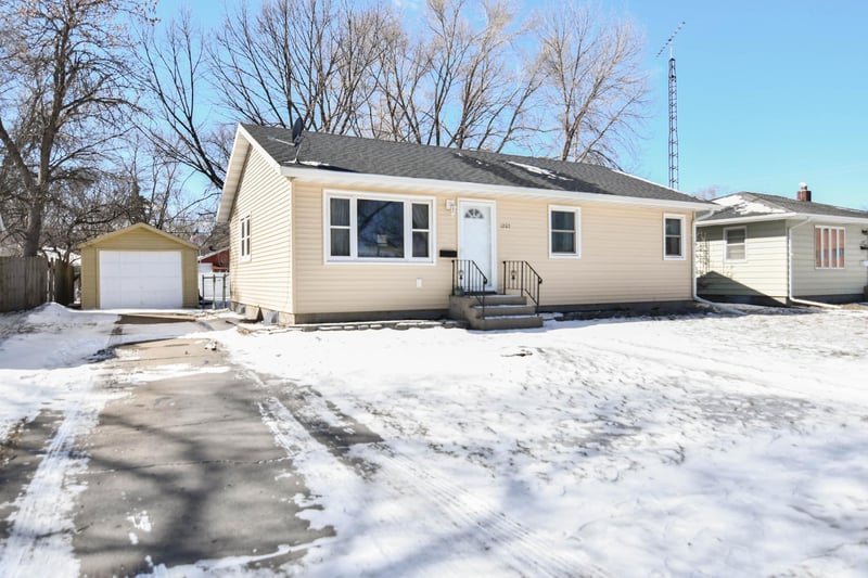 1207 19th St S, Moorhead, MN 56560