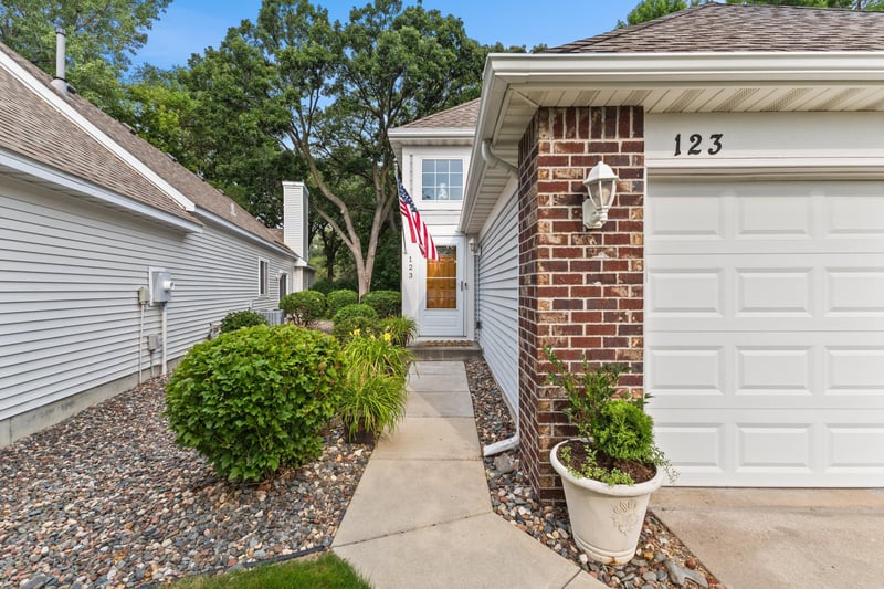 123 Christenson Ct NE, Fridley, MN 55432