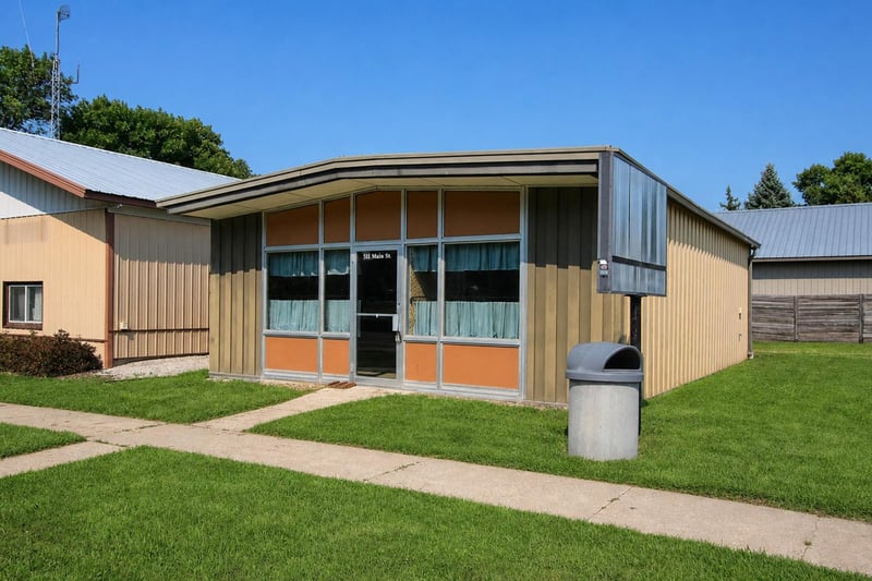 511 Main St S, Hector, MN 55342