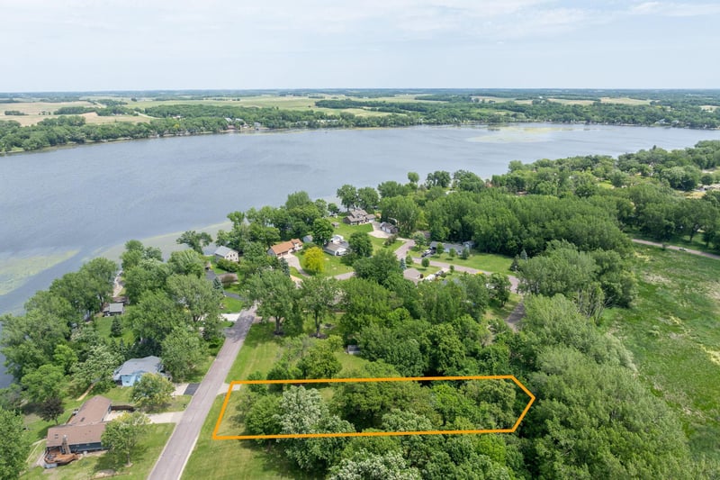 707 Tetonka View Dr, Waterville, MN 56096