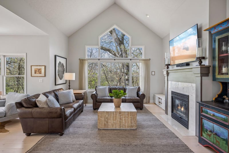 925 Queensland Ln N, Plymouth, MN 55447