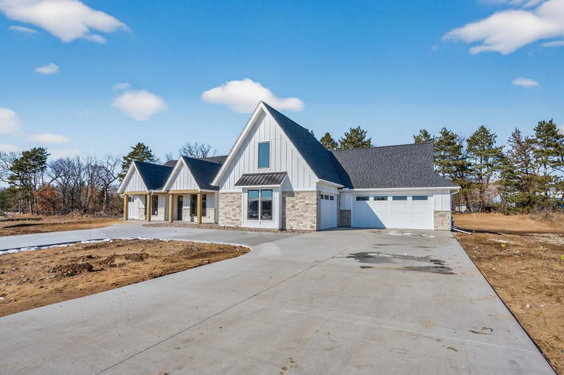 18071 Urbank St NE, Ham Lake, MN 55304