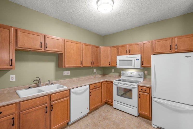 114200 Hundertmark Rd #110, Chaska, MN 55318