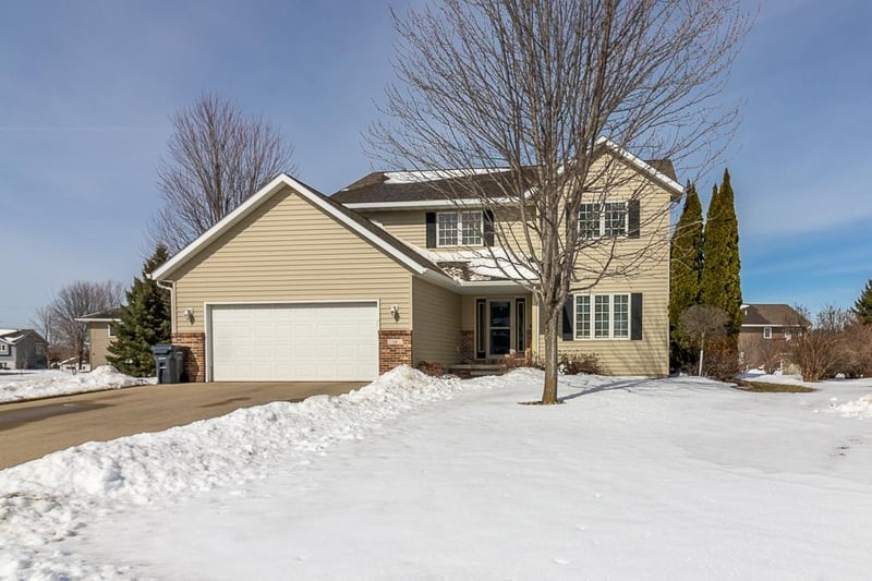 14 Eagle Ridge Ct, North Mankato, MN 56003