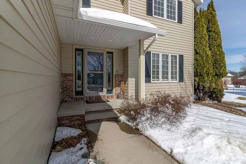14 Eagle Ridge Ct, North Mankato, MN 56003
