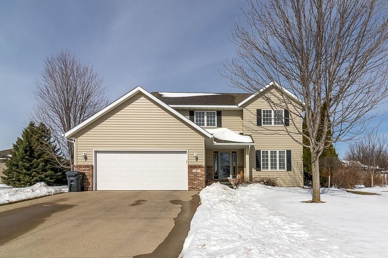 14 Eagle Ridge Ct, North Mankato, MN 56003