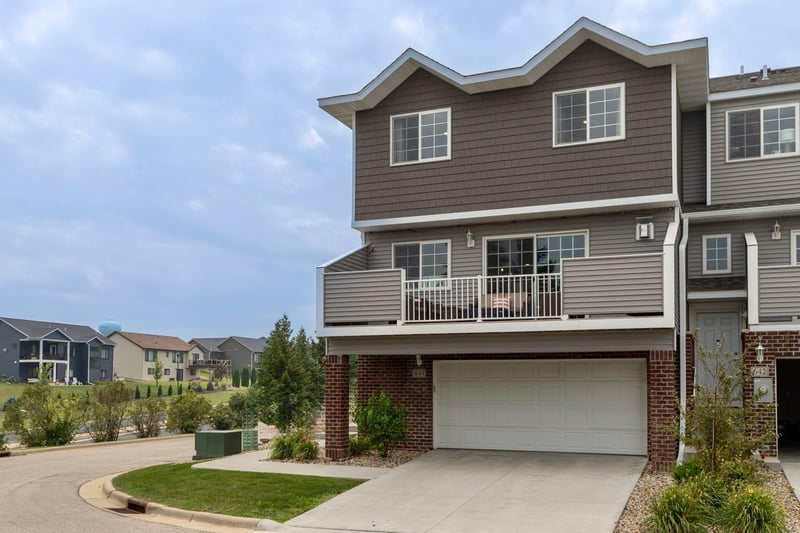 644 Shardlow Ln NE, Byron, MN 55920