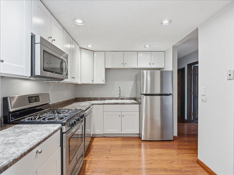 6670 Vernon Ave S #202, Edina, MN 55436