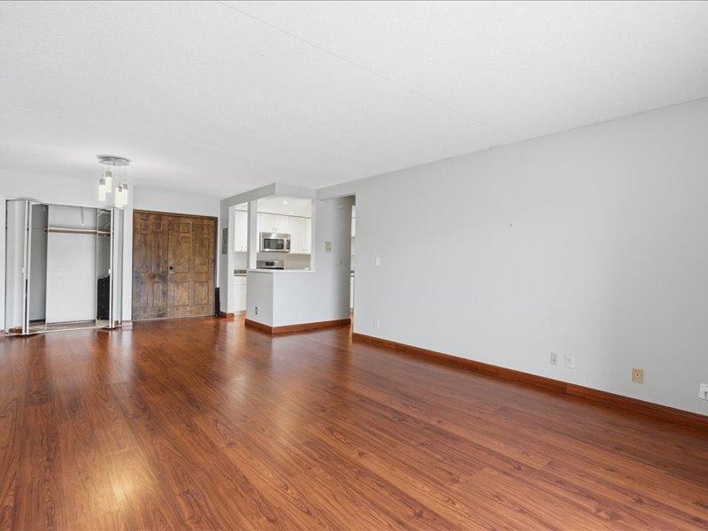 6670 Vernon Ave S #202, Edina, MN 55436