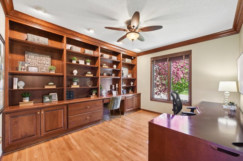 10145 Powers Lake Trl, Woodbury, MN 55129