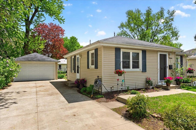 4506 Yates Ave N, Crystal, MN 55422