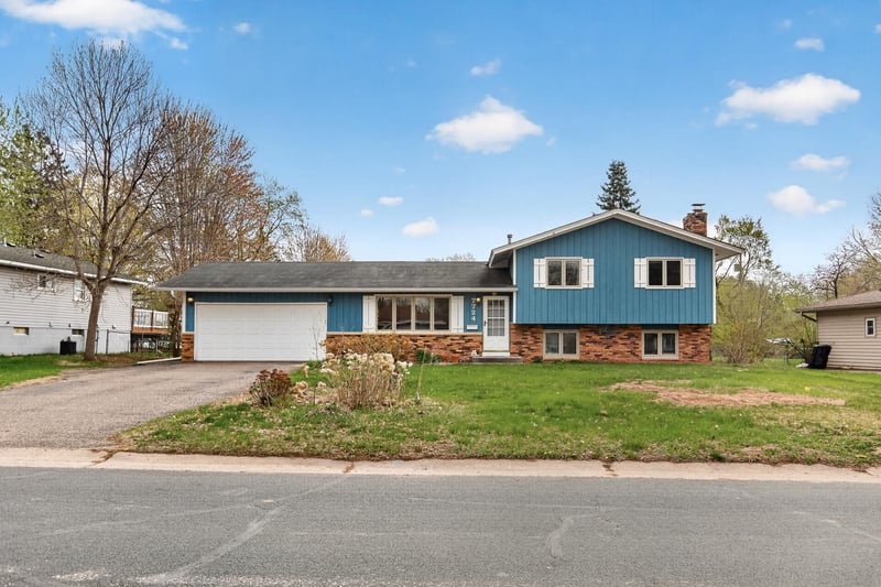 7724 Arlington Ave N, Brooklyn Park, MN 55443