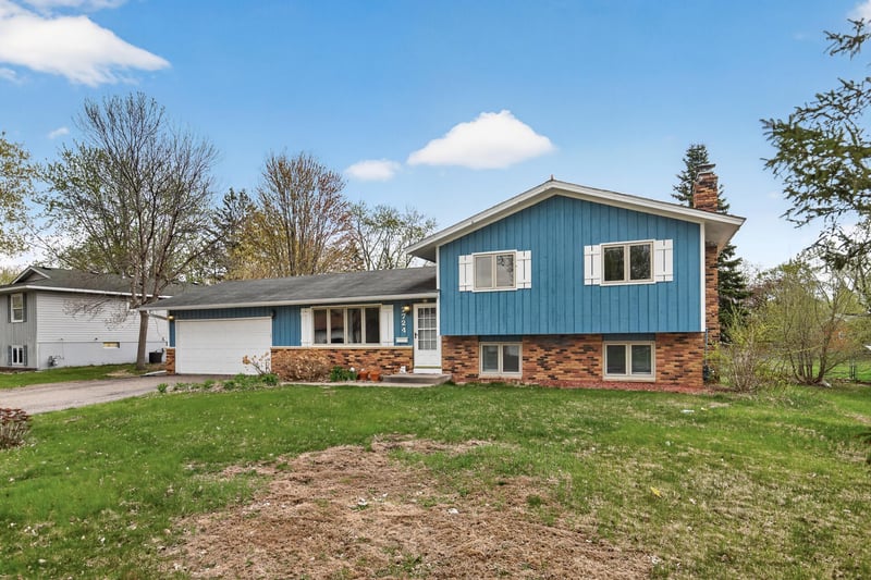 7724 Arlington Ave N, Brooklyn Park, MN 55443