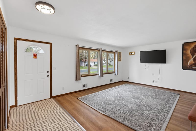 7724 Arlington Ave N, Brooklyn Park, MN 55443