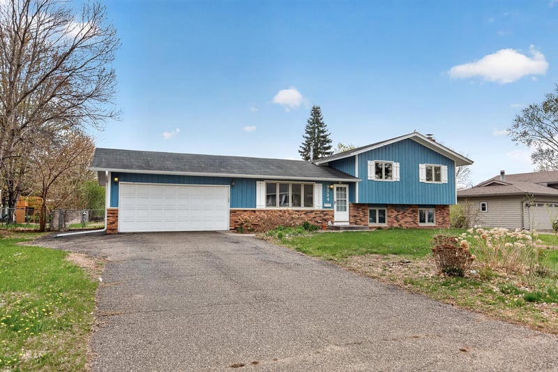 7724 Arlington Ave N, Brooklyn Park, MN 55443