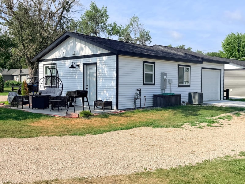 201 12 10th Ave SE, Pipestone, MN 56164
