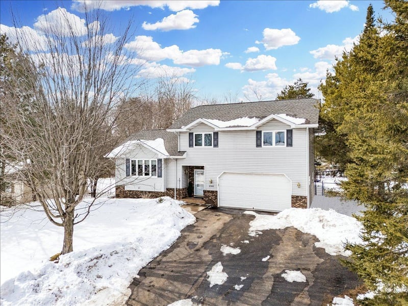 2360 Apple Ridge Dr, Duluth, MN 55811