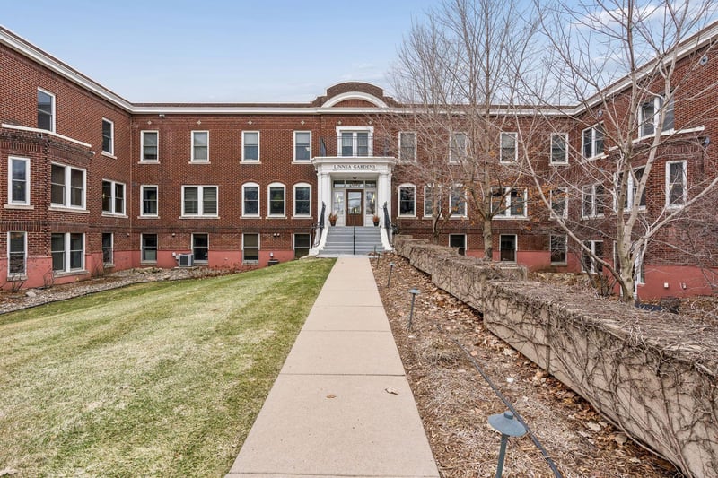 2040 Como Ave #202, Saint Paul, MN 55108