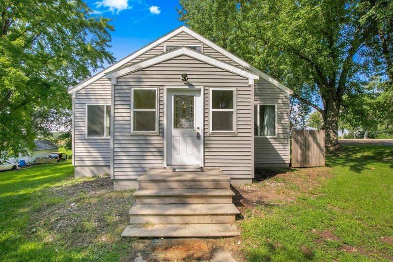 109 Main St E, Spring Hill, MN 56352
