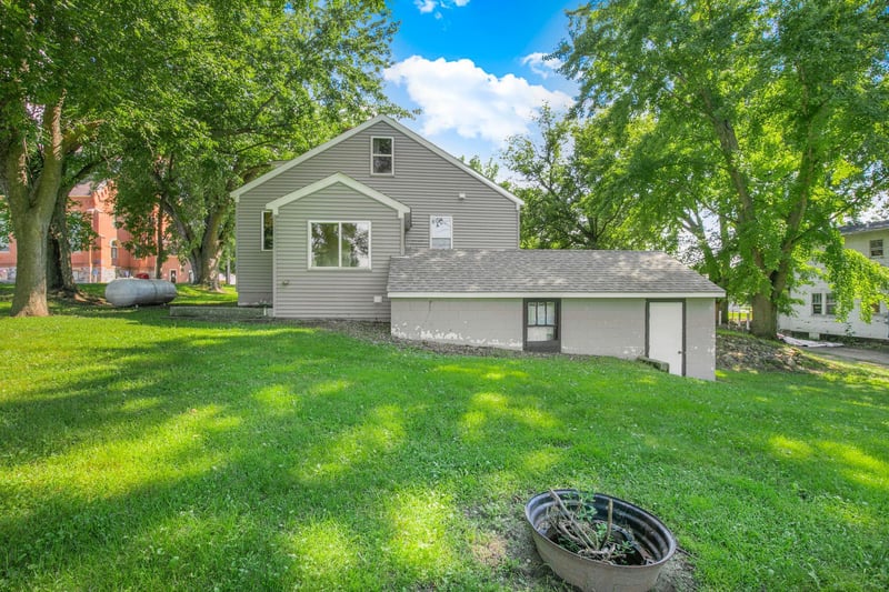 109 Main St E, Spring Hill, MN 56352