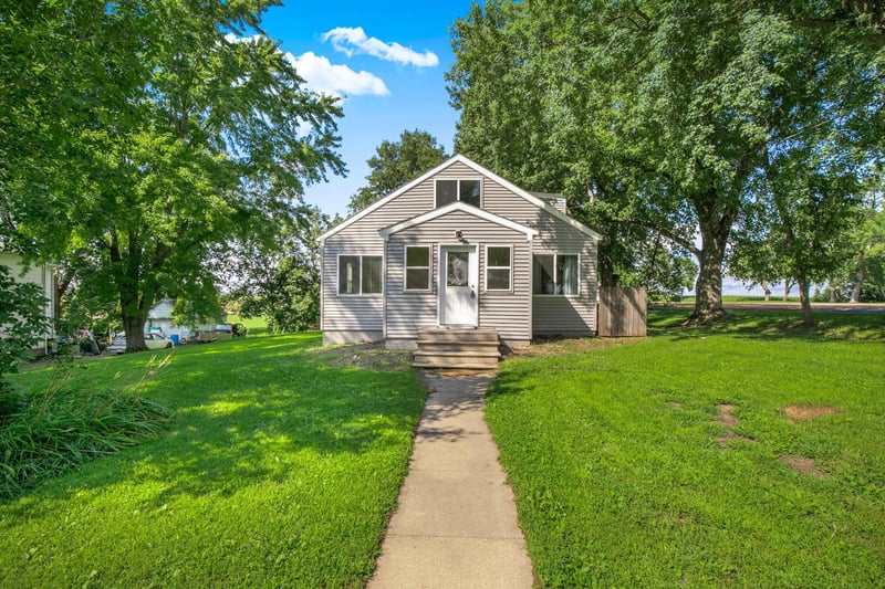 109 Main St E, Spring Hill, MN 56352