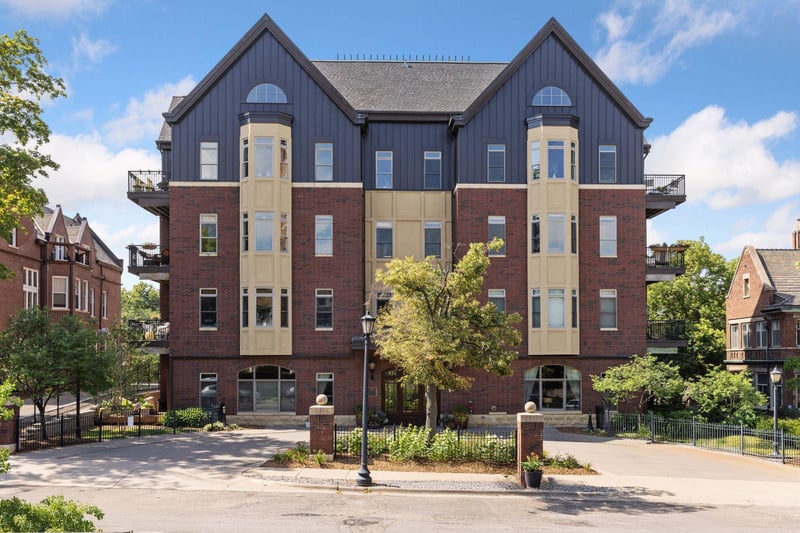 301 Clifton Ave #1H, Minneapolis, MN 55403