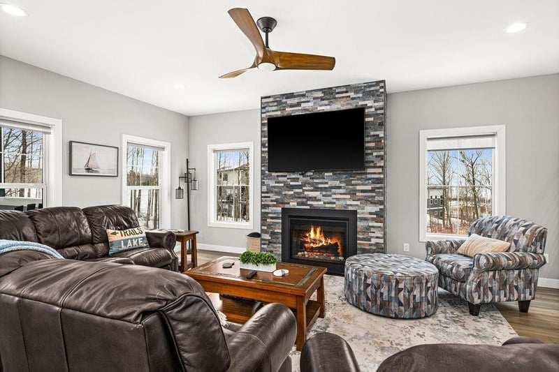 121 Kayak View Ct, Duluth, MN 55808