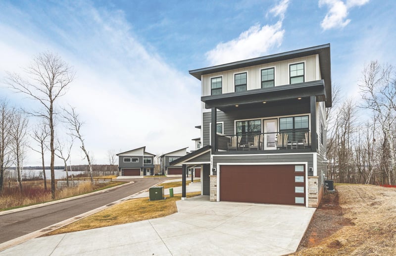 121 Kayak View Ct, Duluth, MN 55808