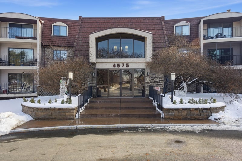 4575 W 80th Street Cir #123, Bloomington, MN 55437